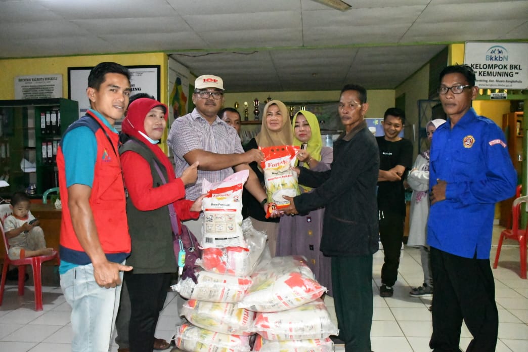 Peduli Masyarakat yang Terdampak Banjir, Pemkot Salurkan 15 Ton Beras di 6 Kelurahan