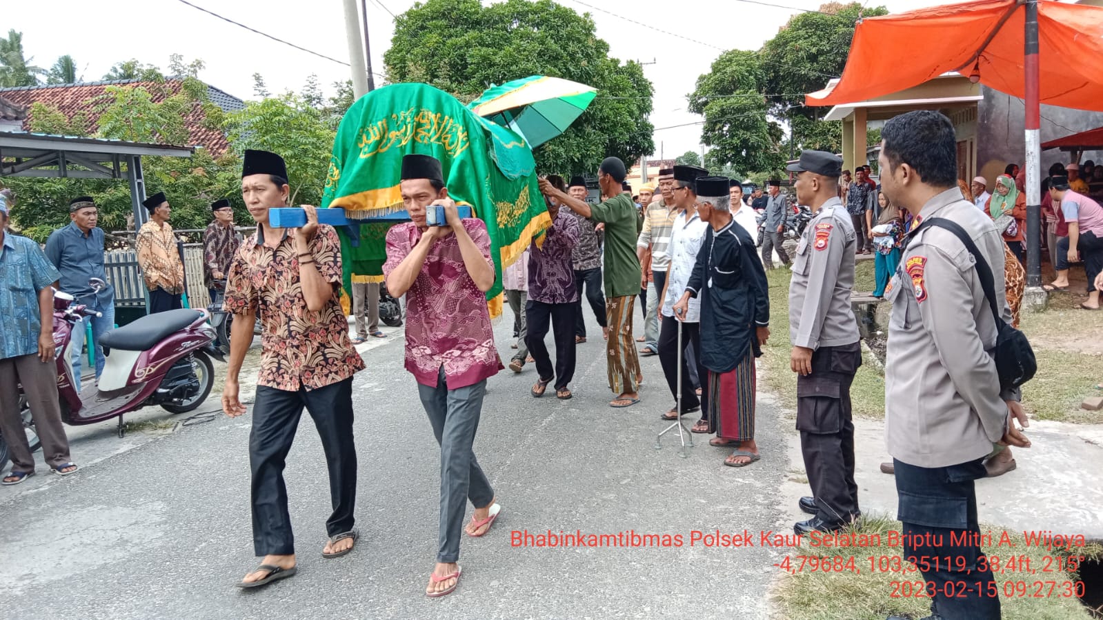 Polsek Kaur Selatan Bantu Prosesi Pemakaman Warga Binaan