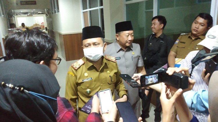 


Sekda  Bengkulu Perkiraan Anggaran Sewa Pesawat Haji Melonjak, Naiknya Luar Bias