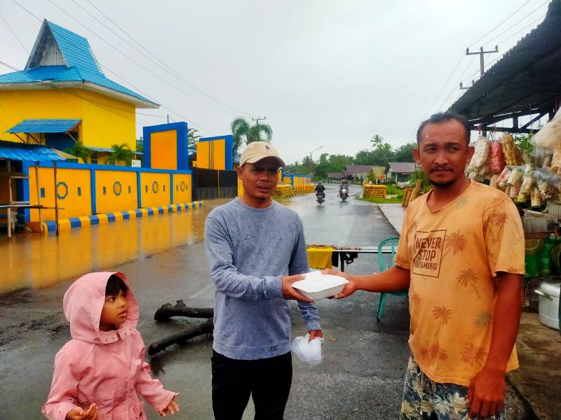 Anggota DPRD Kota Salurkan Sembako,Terdampak Banjir