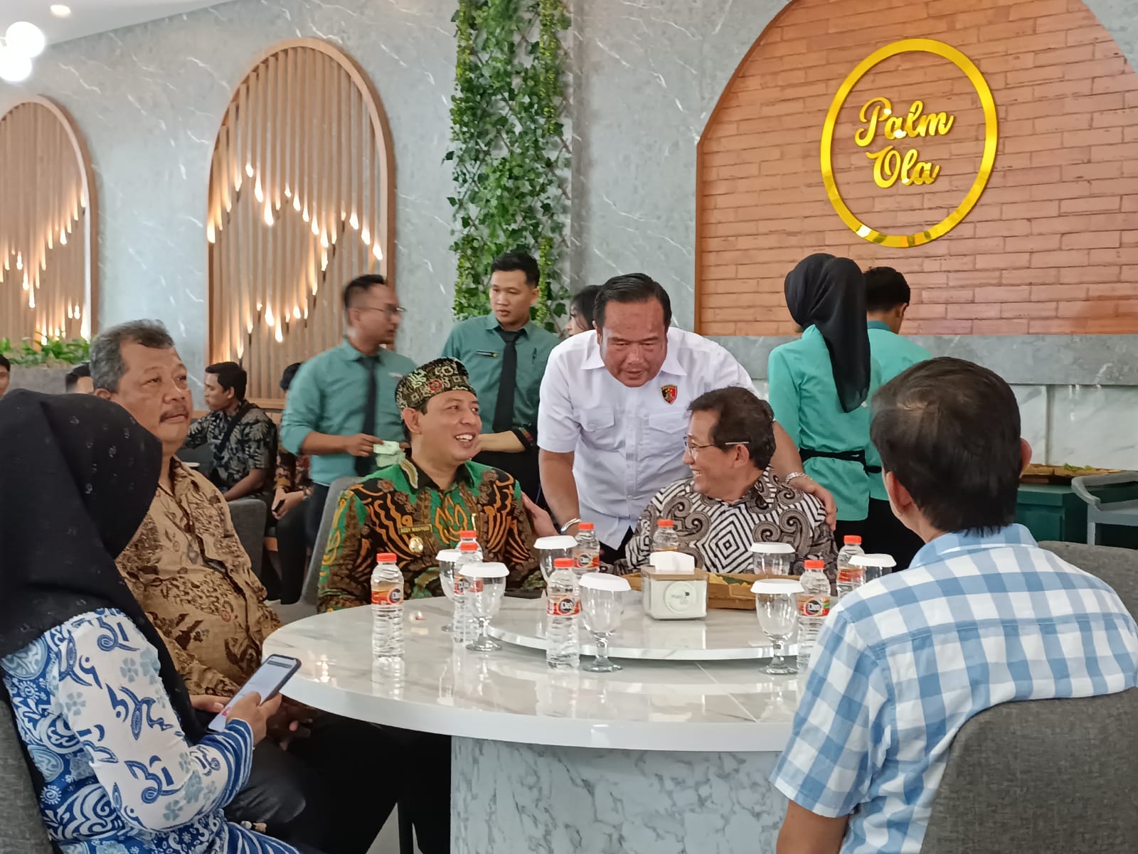 Wawali: Dedy Diundang Makanan Dalam Aacara Grand Opening Palm Ola Bakery dan Resto