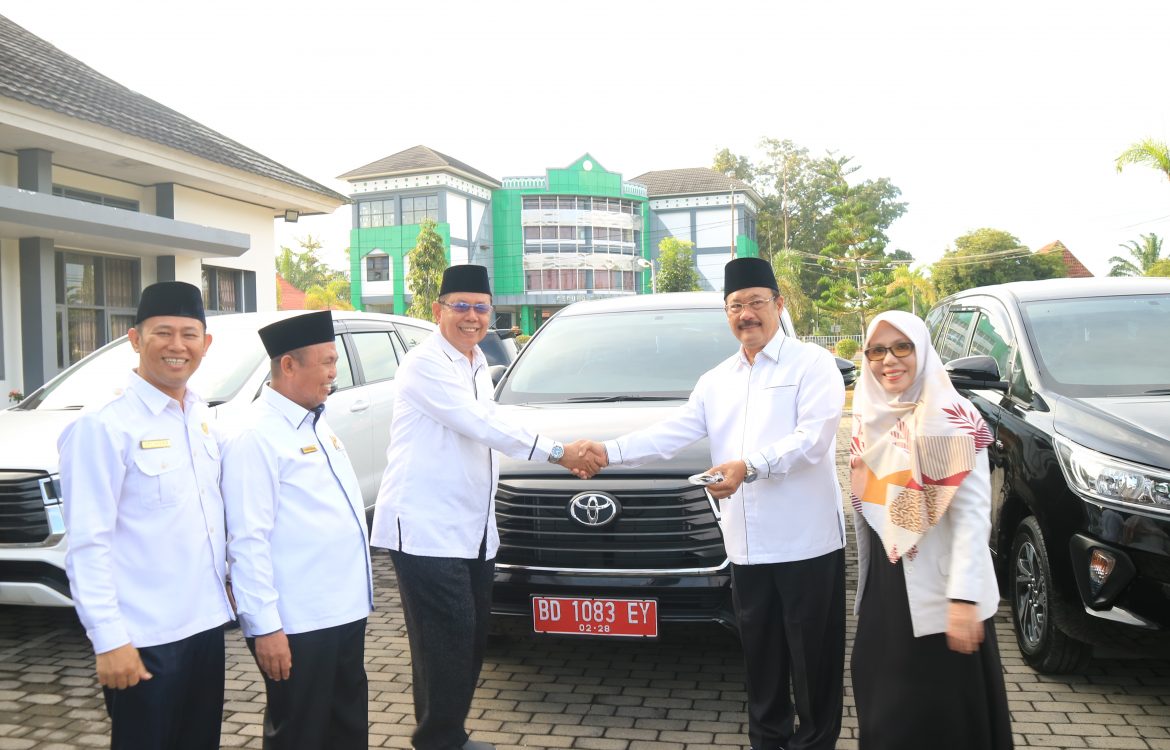 Serah Terima 6 Kendaraan Mobnas UIN Fatmawati Sukarno Bengkulu