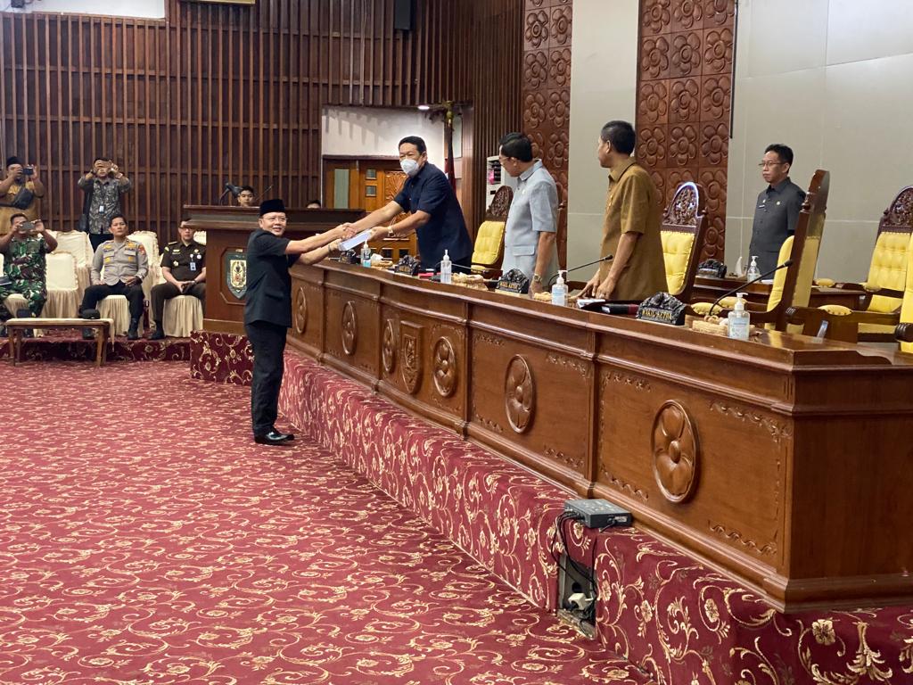 Gubernur Bengkulu Rohidin Beberkan Pendapatan Daerah Terealisasi di atas Target,Sampaikan LKPJ Tahun 2022