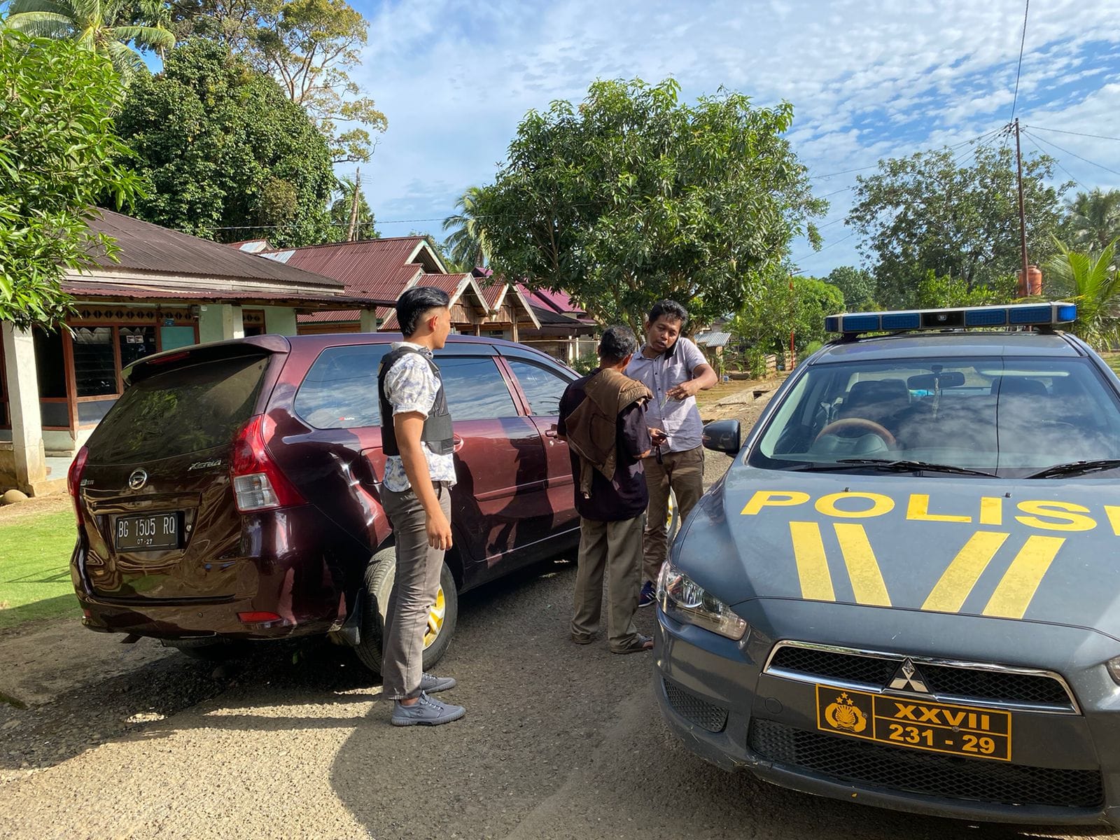  Anggota Polsek Batik Nau Gatur Lalu Lintas, Berikan Pelayanan di Pagi Hari