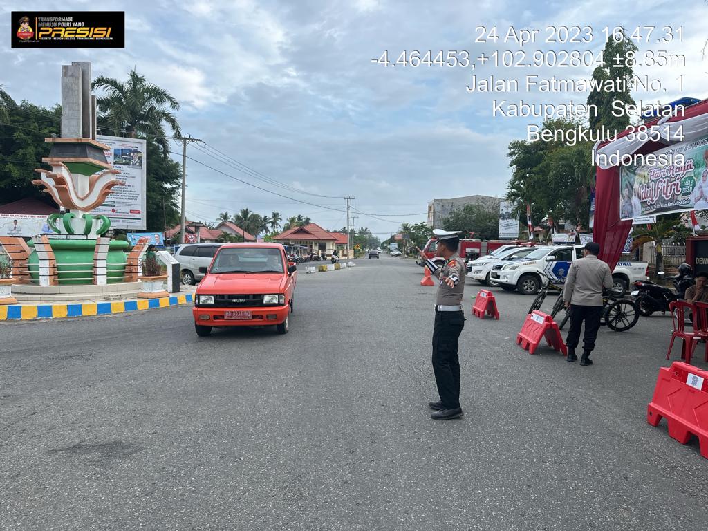 Personil Pos Yan Depan DPRD  BS Saat Pengaturan Arus Lalu Lintas di Depan Pos Yan Jln Jend Sudirman Manna