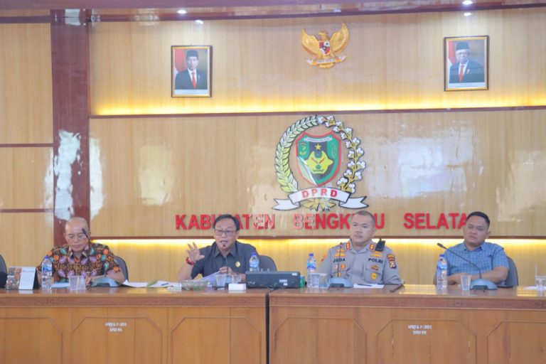 Gelar Rapat Dengar Pendapat Dari Hearing Aksi Selamatkan Bengkulu Selatan di Gedung DPRD BKL Sel.   