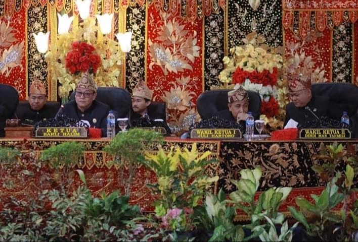 Paripurna HUT Ke-74 2023, Ketua DPRD BS Ajak Pemkab Bersinergi Membangun Infrastruktur dan Kawasan Wisata 