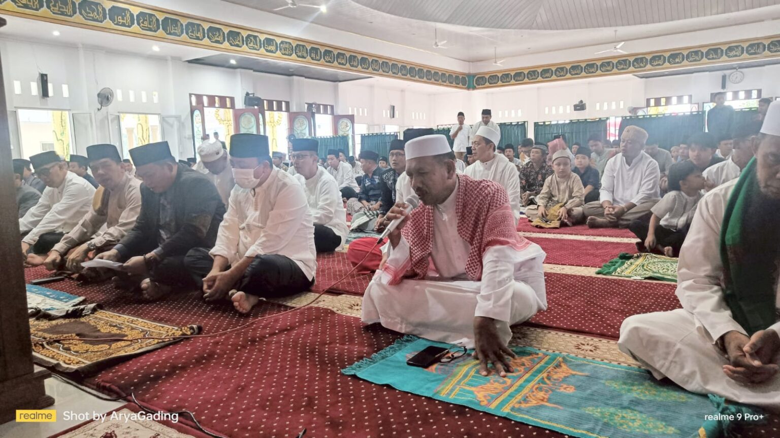 Ketua DPRD Seluma dan Bupati Wabup Salat Ied di Mesjid Agung Baitul Falihin