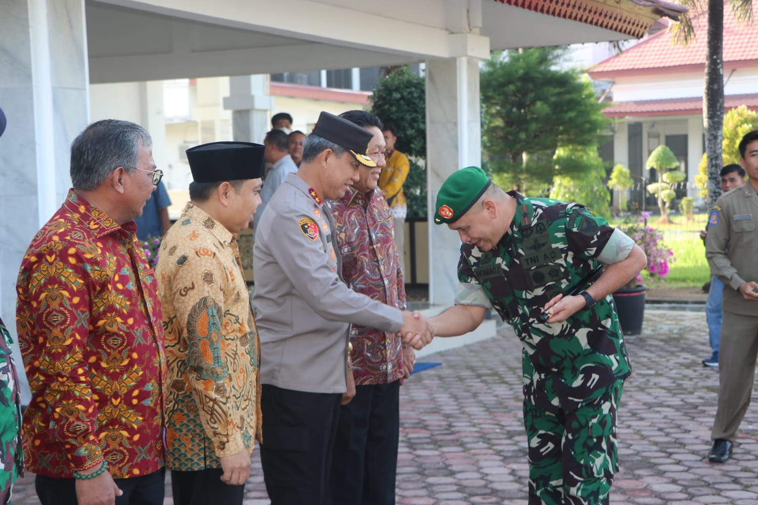Kapolda Bengkulu Bersama Forkopimda Sambut Kedatangan Danrem 041/Gamas yang Baru