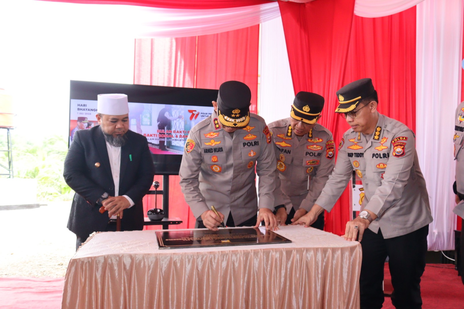 Jelang HUT Bhayangkara Ke-77, Kapolda Bengkulu Berikan Bantuan Sumur Bor Gratis Untuk 50 KK