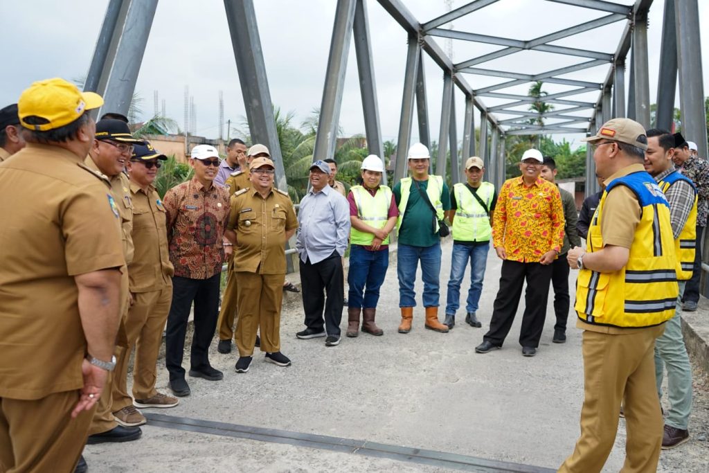 Wujudkan Kenyamanan Lalulintas, Gubernur Rohidin Tinjau Kondisi Jembatan Air Nipis dan Perbaiki Jalan Sekitar