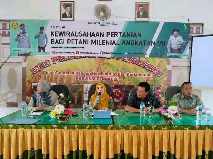 Pelatihan Kewirausahaan,Plt Dinas TPHP Provinsi Bengkulu Sampaikan Materi Etika Bisnis Petani Milenial