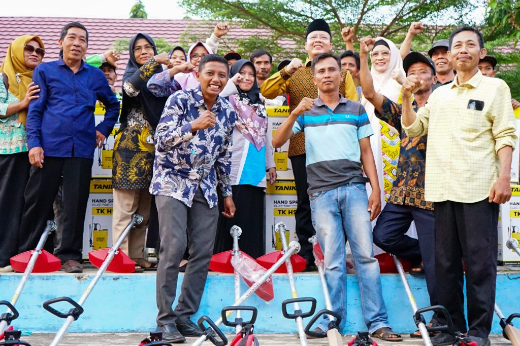 Momen Sumpah Pemuda, Gubernur Rohidin Lantik Pengurus SANS dan Bagikan Alsintan di Bengkulu Utara