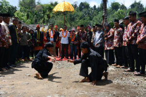 Tim Juri Desa Wisata Disambut Adat di Ojek Wisata Alam 