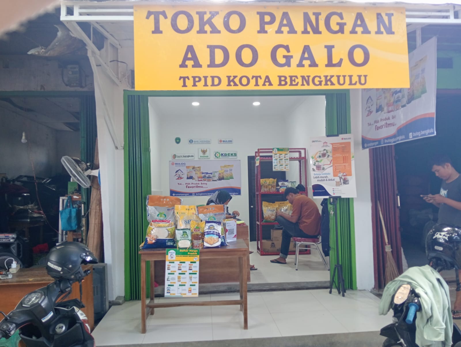 Toko Pangan Ado Galo Kota Bengkulu.