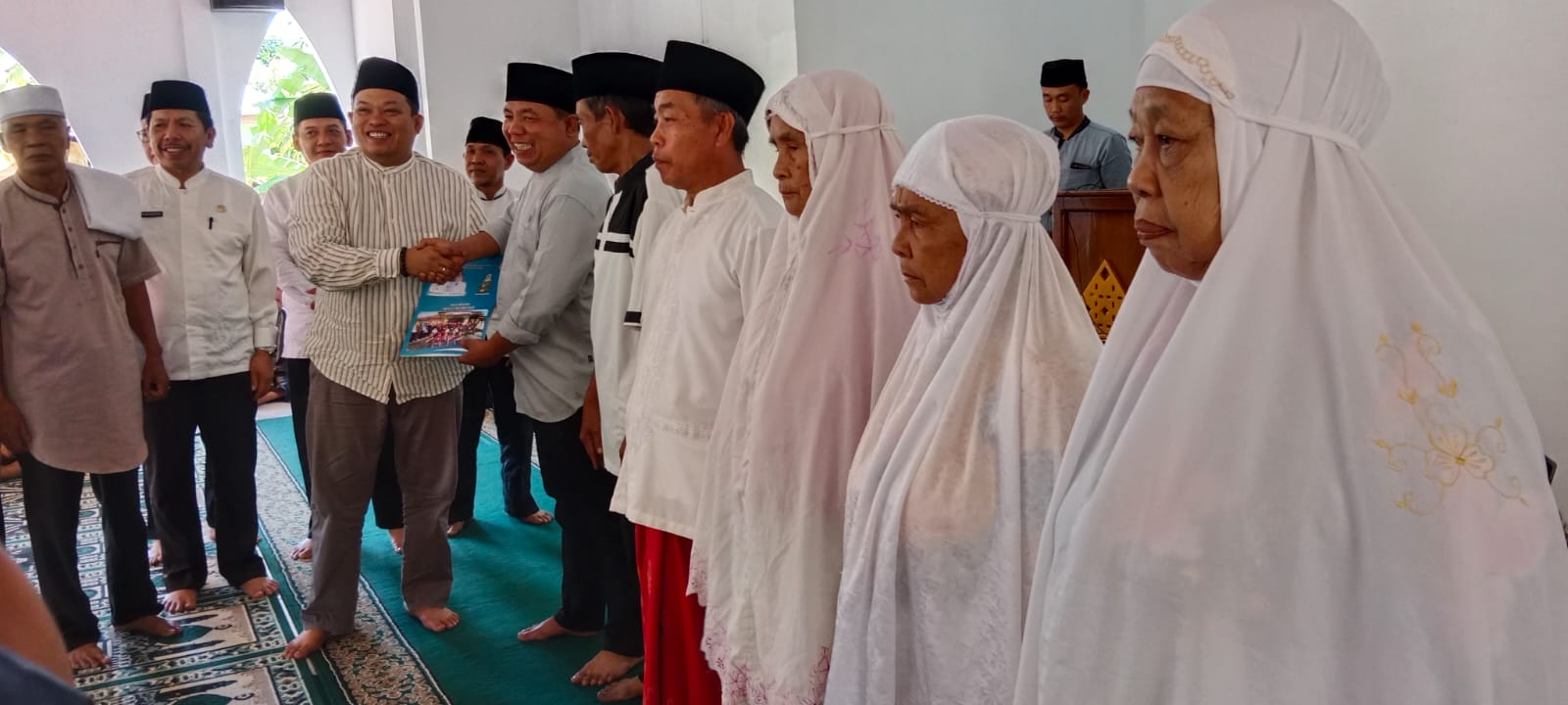 Bupati Seluma Erwin Octavian, Sambangi Masjid Al-Midin Dalam Safari Ramadhan 1445 H Di Desa Sukarami Seluma