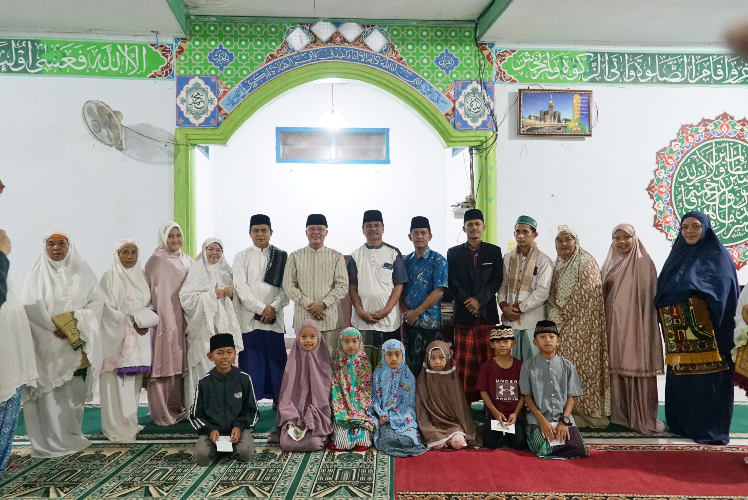 Gubernur Bengkulu Serahkan Surat Persetujuan Hibah Lahan Pemprov ke Kantor Kemenag Kepahiang.