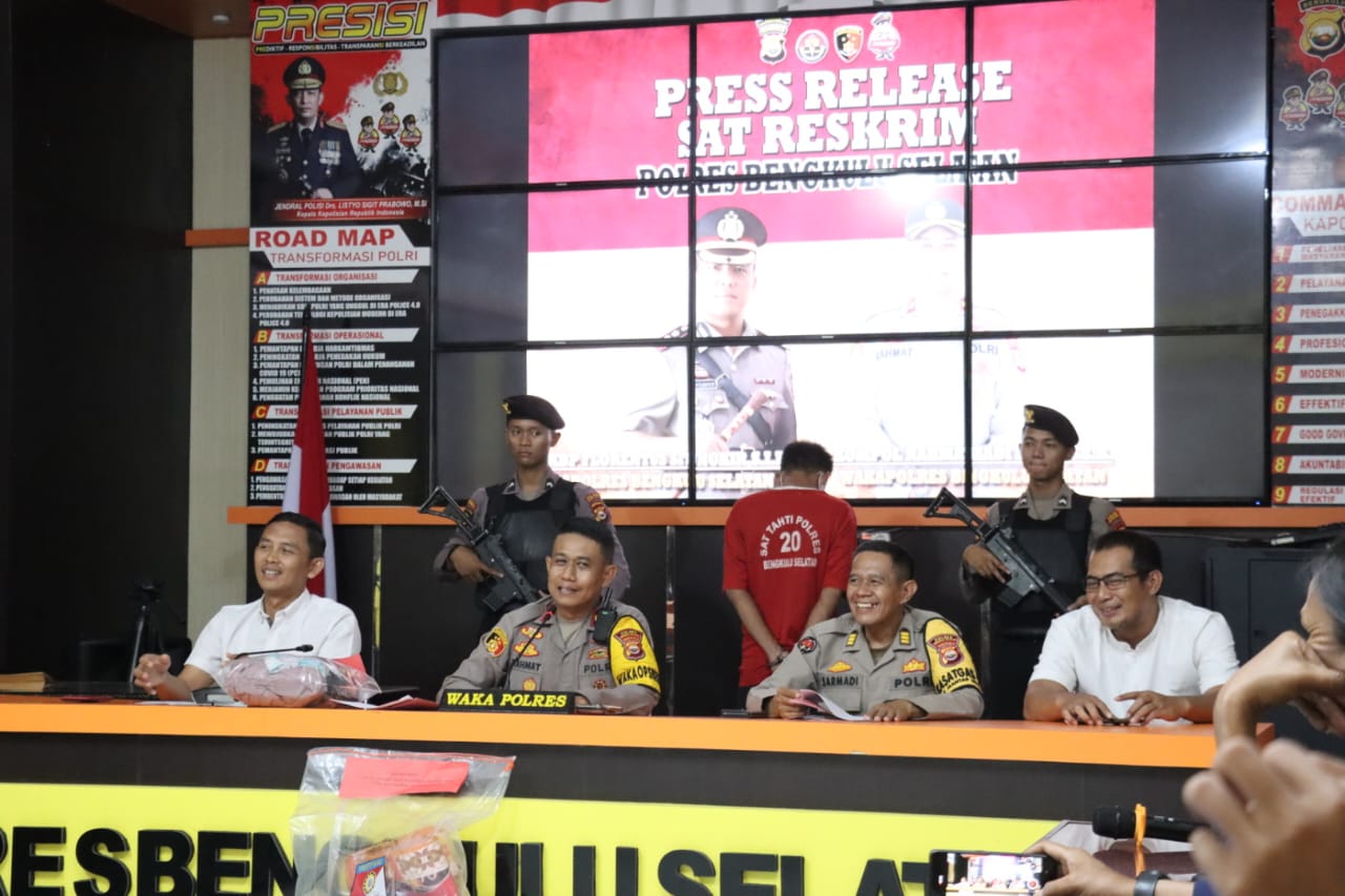 Miris Oknum Guru SMA Kedurang Bengkulu Selatan Cabuli Muritnya Di Kebun Jagung.