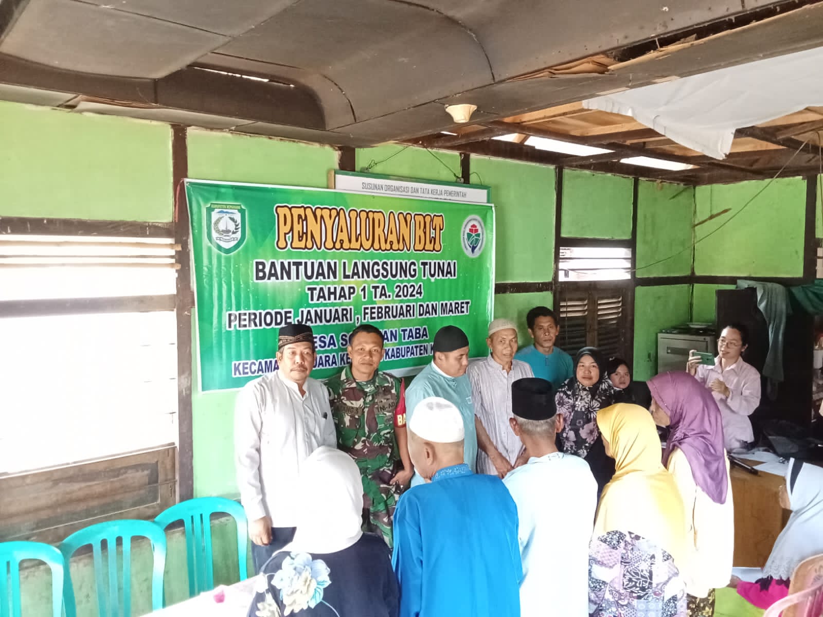 Penyaluran BLT DD oleh Pemdes Sosokan Taba kepada 53 KPM.