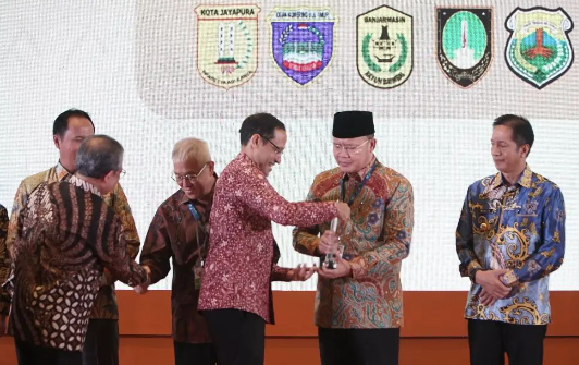 Gubernur Bengkulu Terima Penghargaan Dari Menteri Pendidikan dan Kebudayaan