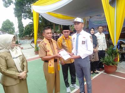 Siswa SMAN 4 Bengkulu Mengukir Prestasi,Luncurkan 6 Buku Antologi Puisi Karya Sendiri