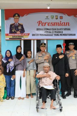 Kapolda Bengkulu Melaksanakan Peresmian Bedah Rumah ke-68 dan Bakti Sosial Polda Bengkulu