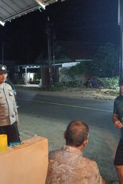 Hadirkan Rasa Aman, Polsek Seluma Timur Sisir Pemukiman Saat Patroli Malam