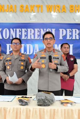 Polda Jambi Gelar Konferensi Pers, DPO Narkotika Berhasil Ditangkap di Tanjab Barat