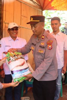 Polres Kepahiang Salurkan Bantuan Sosial kepada Korban Tersengat Listrik di Bermani Ilir