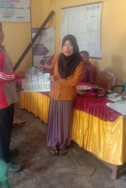 Pemdes Dusun Anyar Salurkan BLT-DD kepada 8 KPM, Triwulan I 2026