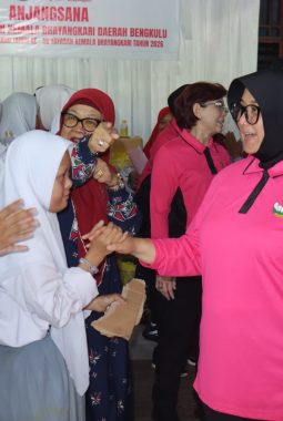 Berbagi Kasih di Hari Jadi YKB ke-46, Bhayangkari Daerah Bengkulu Sambangi Panti Sosial Bina Netra Amal Mulia