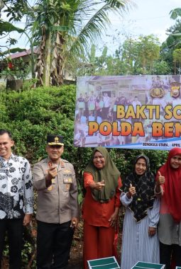 Wujud Kepedulian Sosial, Kapolda Bengkulu Bedah Rumah Warga dan Bantu Fasilitas Masjid