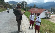 Patroli Humanis Satgas Damai Cartenz di Sugapa, Wujudkan Rasa Aman bagi Masyarakat