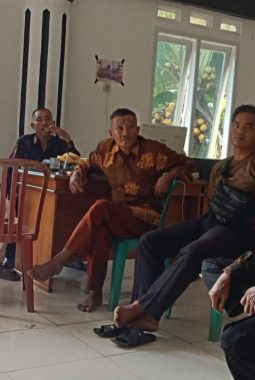 Polsek Seginim Mediasi Sengketa Lahan Warga, Selesai Lewat Jalan Adat di Pino Baru