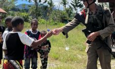 Jalin Keakraban dengan Warga, Satgas Ops Damai Cartenz Gelar Patroli Dialogis di Serambakon