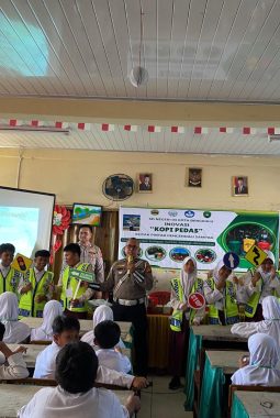 Satlantas Polresta Bengkulu Edukasi Pelajar SD Negeri 03 tentang Tertib Berlalu Lintas Sejak Dini