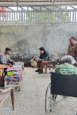 Bhabinkamtibmas Kelurahan Padang Jati Mediasi Sengketa Tanah Dan Sampaikan Himbauan Kamtibmas Kepada Warga
