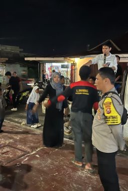 Bhabinkamtibmas Polsek Ratu Samban Kawal Takbir Keliling Anak-anak RISMA Uswatun Hasanah