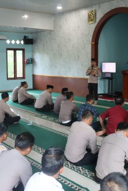 Polres Bengkulu Tengah Gelar Binrohtal, Tingkatkan Integritas dan Keimanan Personel