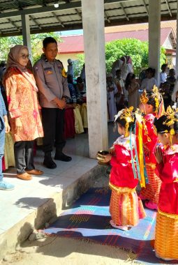 Bhabinkamtibmas Polsek Nasal Hadiri Pelepasan Siswa TK Negeri Pembina Nasal