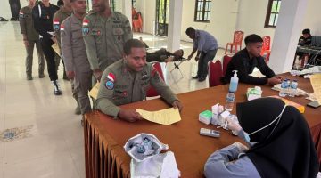 Meriahkan HUT Bhayangkara ke-80, Personel Damai Cartenz Partisipasi Dalam Giat Donor Darah di Polres Nabire
