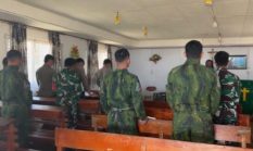 Hadir di Tengah Ketenangan Ibadah, Patroli Satgas Damai Cartenz Jaga Keamanan dan Pererat Kedekatan dengan Jemaat di Sinak