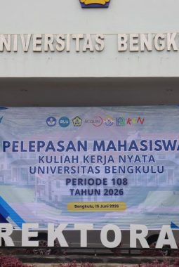 Kapolda Bengkulu Monitoring Pelepasan 2.052 Mahasiswa KKN UNIB, Dorong Pengabdian Aman dan Bermanfaat