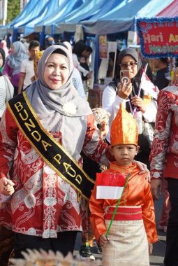 Semarak Hari Anak Nasional 2026, Ribuan Anak PAUD dan TK Meriahkan Karnaval di Pantai Panjang