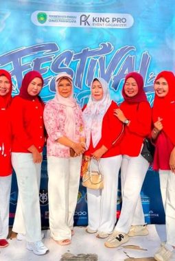 Kepala Dinas Sosial Kota Bengkulu Hadiri Bengkulu Menari Festival Pantai Panjang