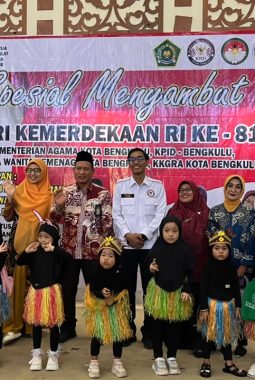 Kadis Kominfo Provinsi Dampingi Orang Tua Untuk Tingkatkan Penggunaan Smartphone Terhadap Anak