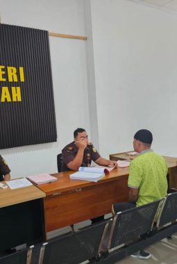 Polisi Serahkan Tersangka dan Barang Bukti Kasus Pencurian dengan Pemberatan ke Kejaksaan Negeri Benteng
