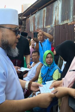 Gubernur Helmi Pastikan 24 Rumah Terdampak Kebakaran di Pengantungan Dapat Bantuan