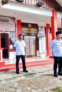 Sekda Herwan Antoni Tekankan Disiplin ASN Saat Pimpin Apel di Dinsos Bengkulu