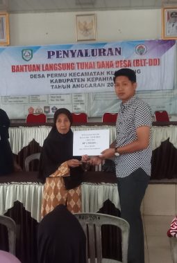 Pemdes Permu Salurkan BLT Dana Desa Tahap II kepada 22 Keluarga Penerima Manfaat